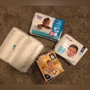Diaper lot (4pks)